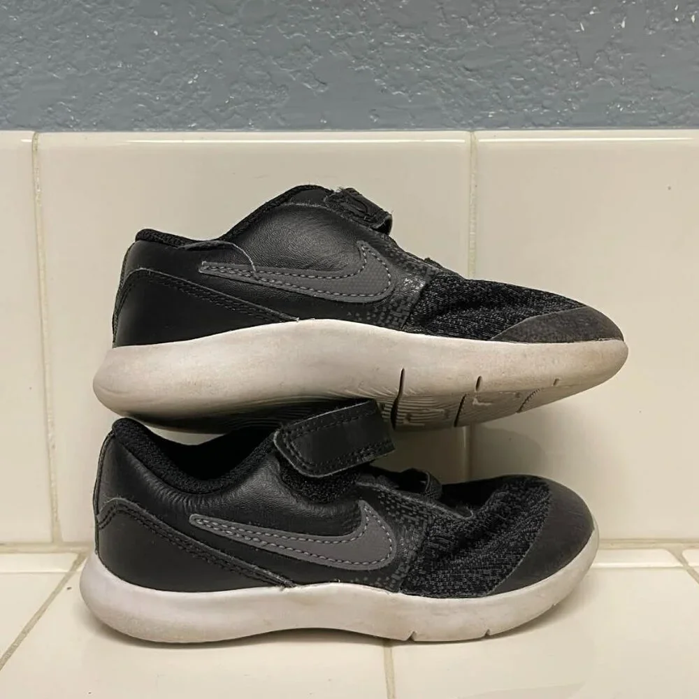 Nike toddler sneakers